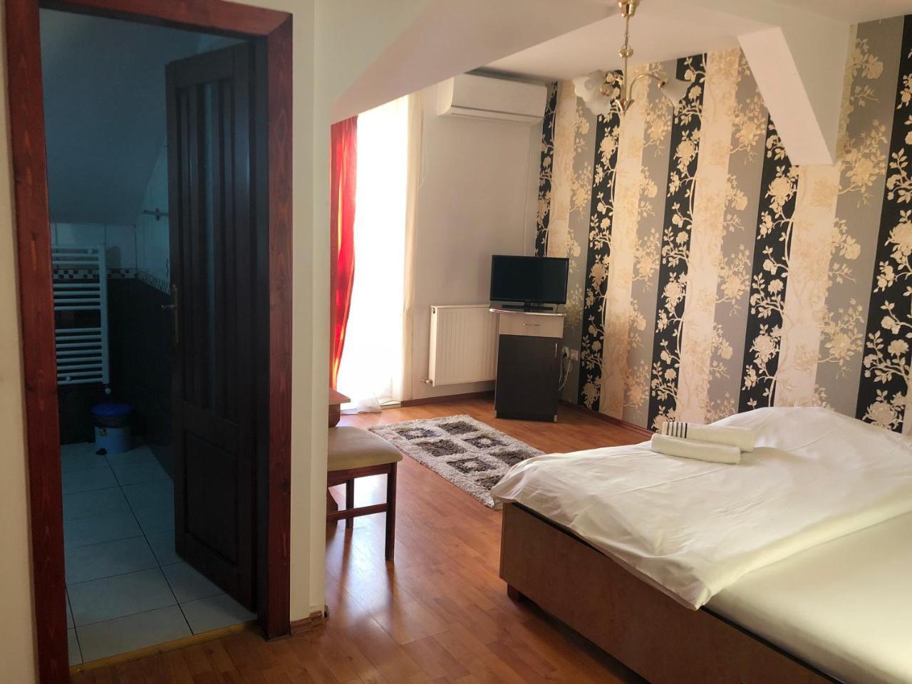 Pension Rozeclas Oradea Exterior photo