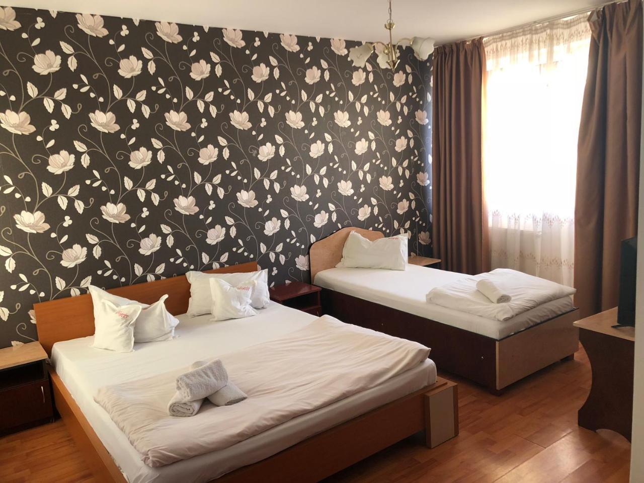 Pension Rozeclas Oradea Exterior photo